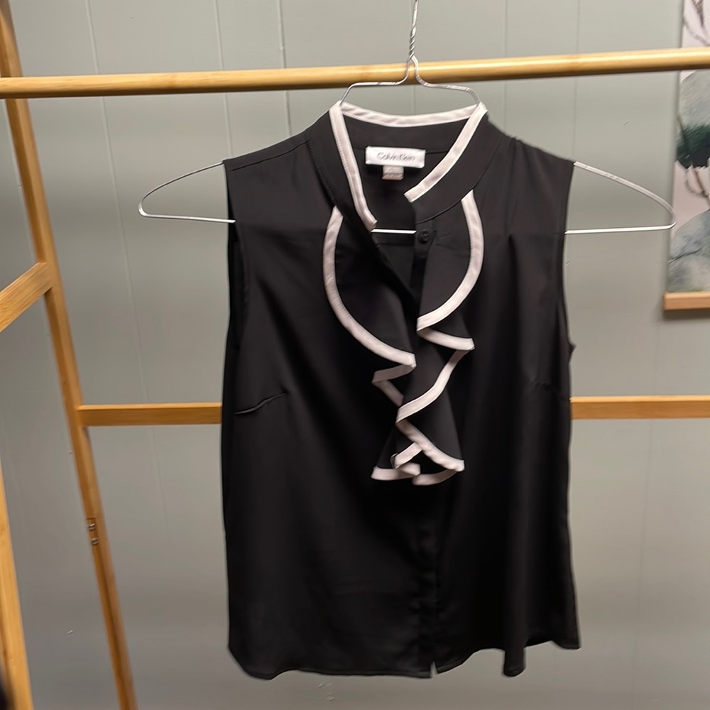 Sleeveless blouse.
